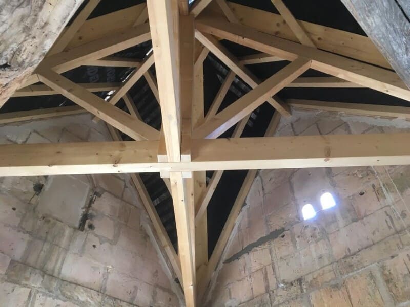 Charpente traditionnelle chapelle