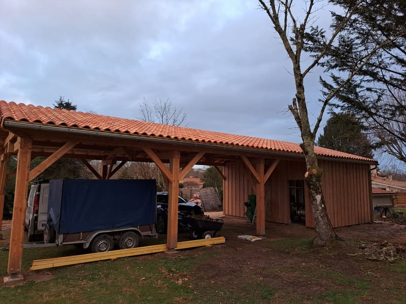 Couverture romane canal sur carport